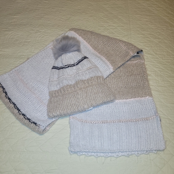NWT GAP Hat and Scarf Matching Set - Picture 4 of 6
